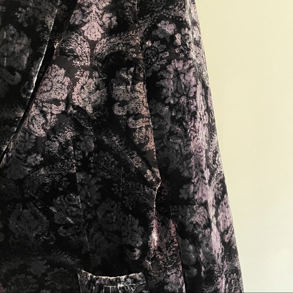 Tahari size 12 velvet blazer with antique floral print and front pockets. EUC! - Picture 3 of 8